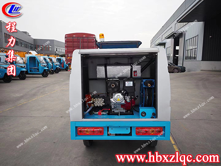 伸縮靈活，可360°旋轉(zhuǎn)，程力牌三輪高壓清洗車實(shí)現(xiàn)無(wú)死角清洗作業(yè)